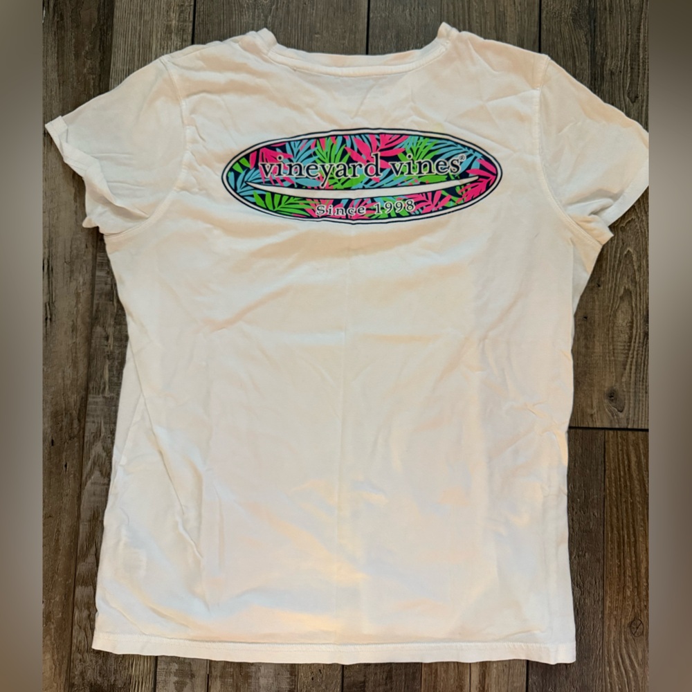 White Vineyard Vines T-shirt